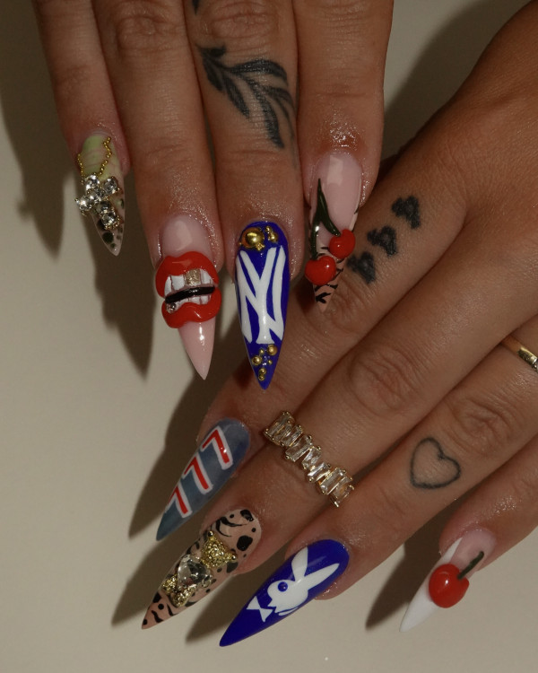 Fertiges Nageldesign von Atelier Q einem Nagelstudio das auch Nagelschulungen anbietet.